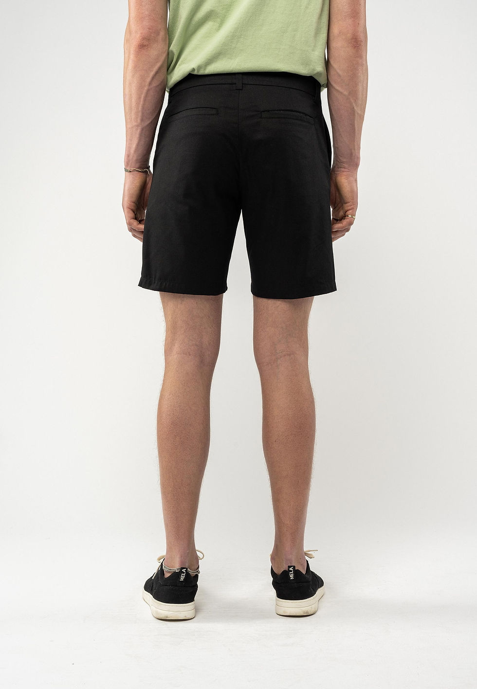 Miniaturbild: Shorts NAVIN BLACK von MELA aus 100 % Bio-Baumwolle