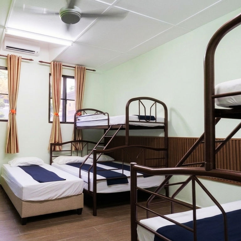 Room 3 — Deluxe Family Room