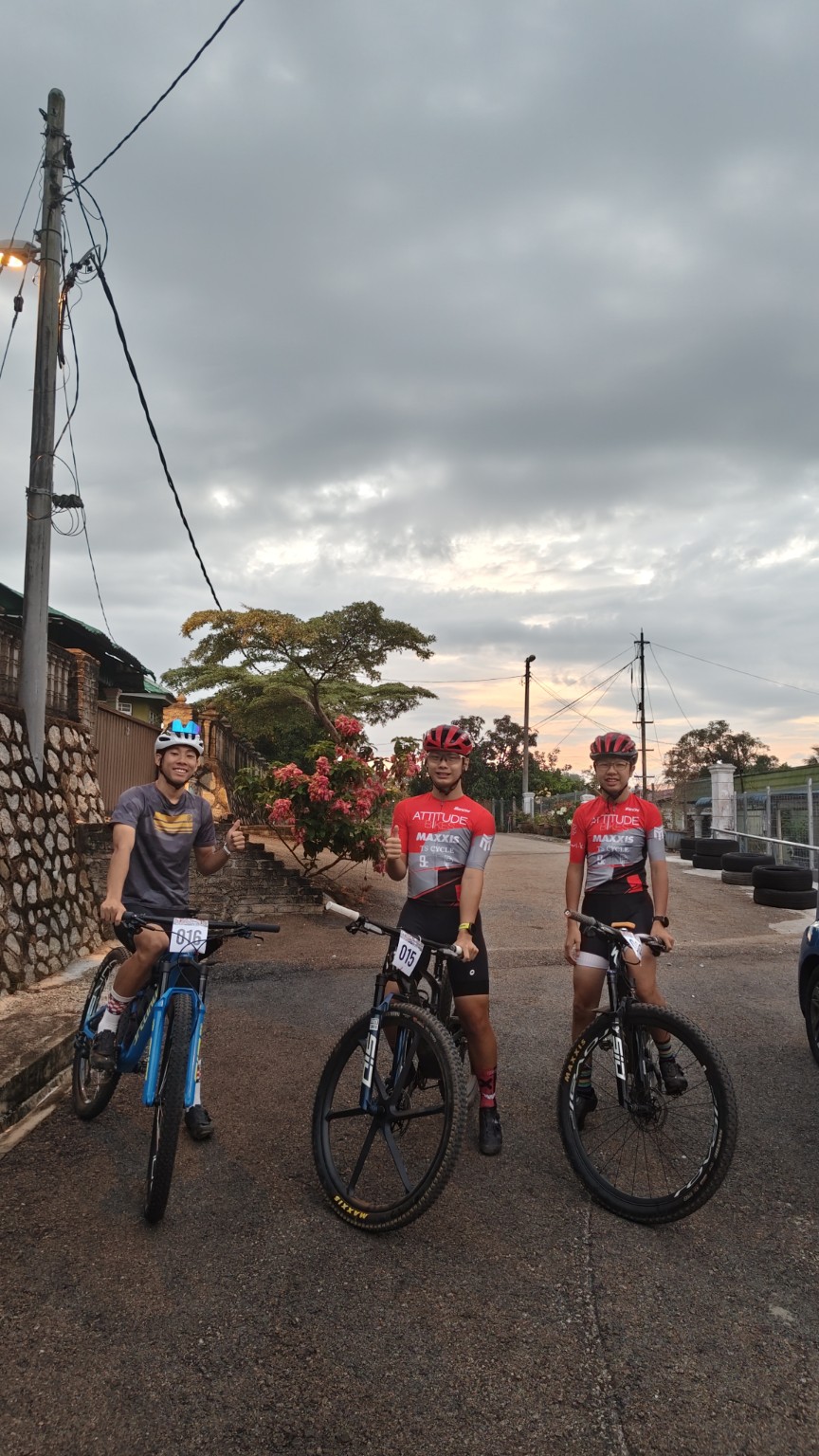 AttitudeBikes cyclists from Singapore staying at Potai Farmstay during Kejohanan Mountain Bike MTB XCO Tampin 2026