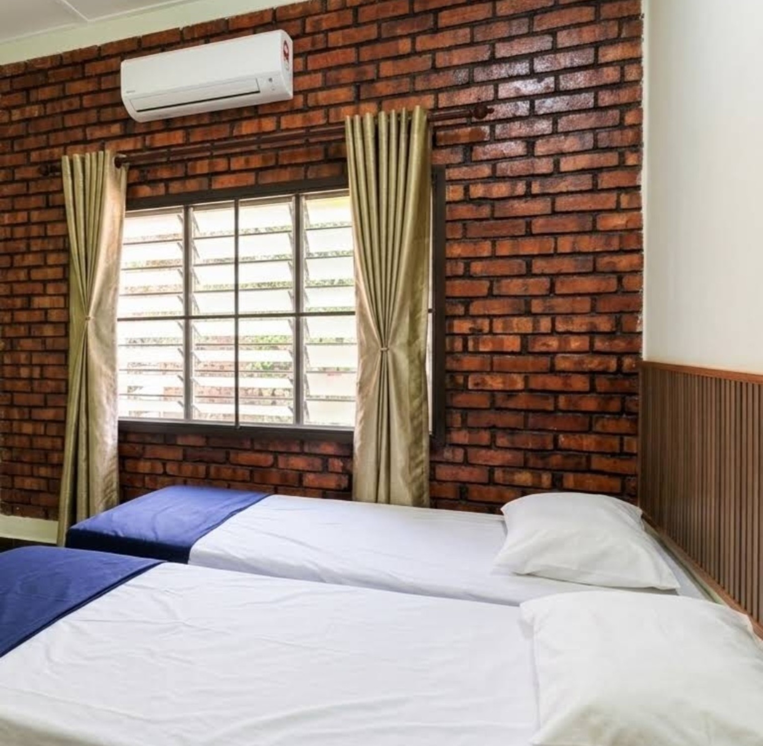 Potai Farmstay Main Villa twin room with air conditioning