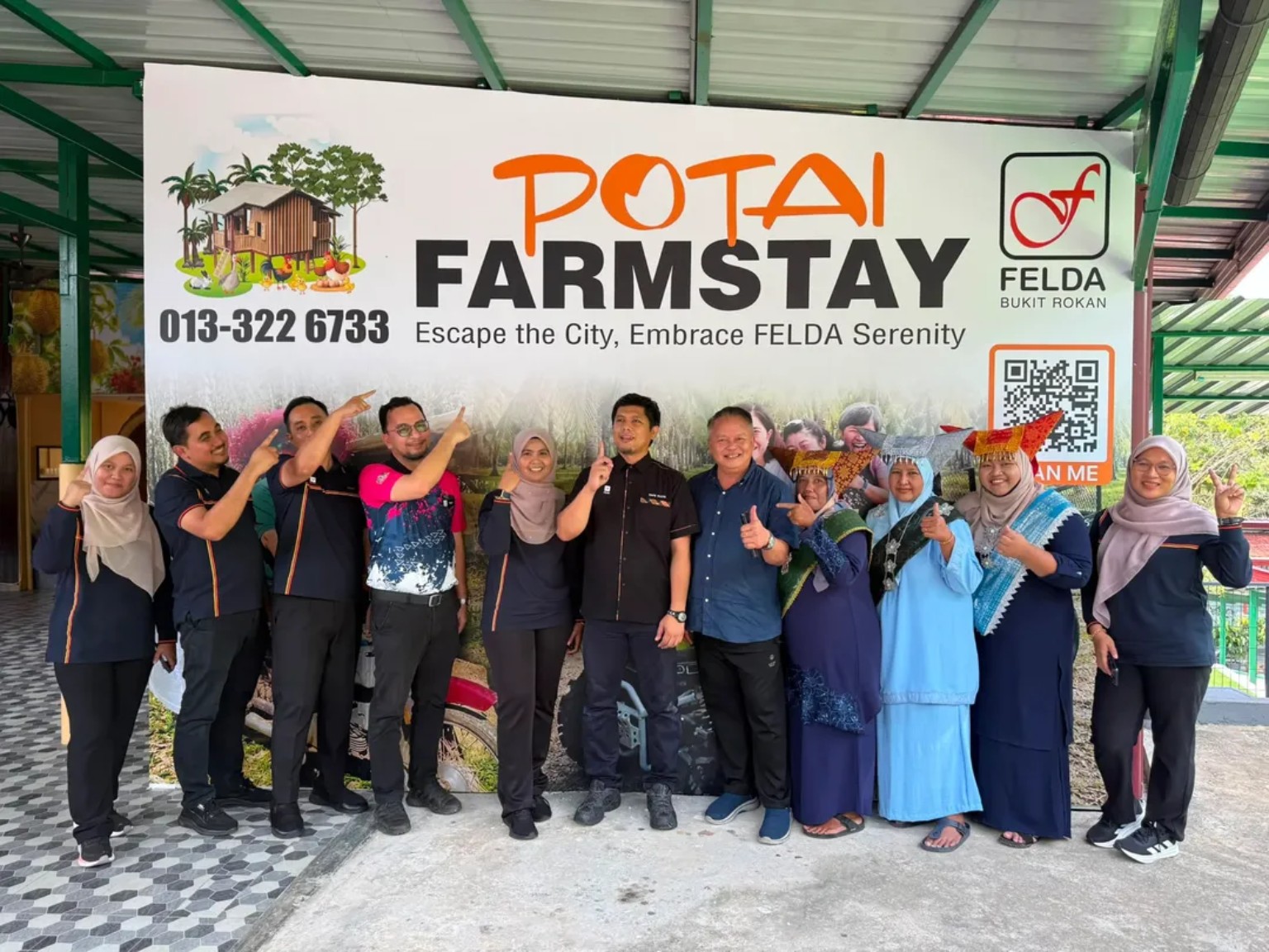 FELDA representatives during an official visit to Potai Farmstay at FELDA Bukit Rokan