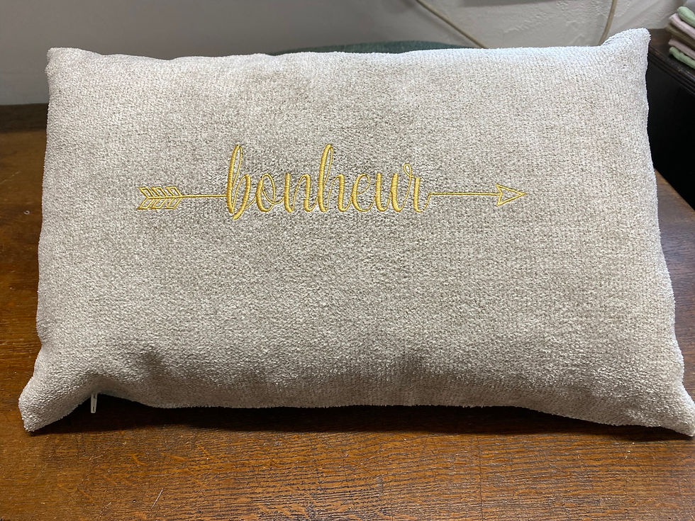 Coussin brodé "bonheur"