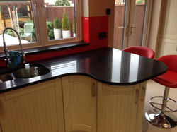 Black Graite woktop and red glass splashback in London (1)
