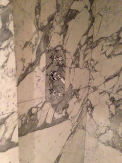 Arabescato mabrle cladding in bathroom London (2)