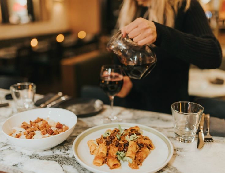 restaurant lake louise