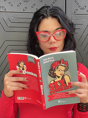 Valeria DeBotas y libro Sexpoderate.jpg