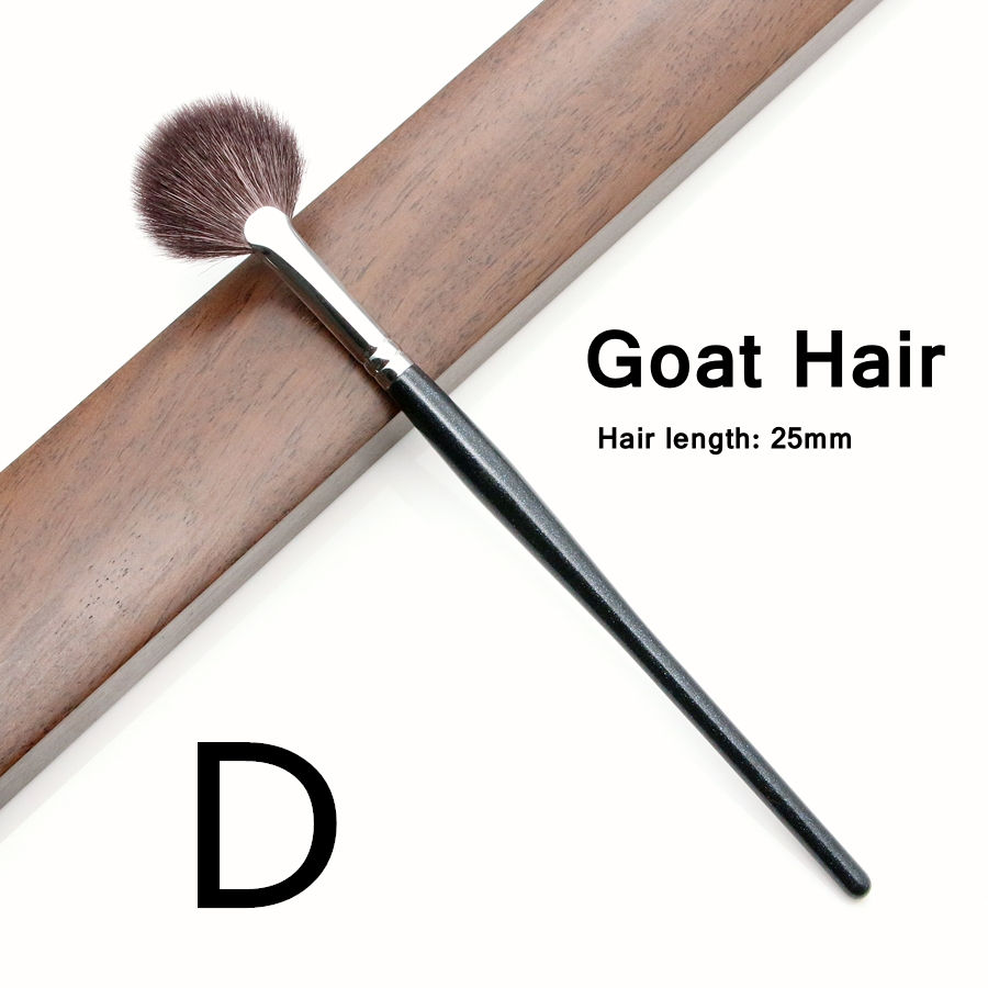 Thumbnail: Premium Goat Hair Fan Highlighter Brush