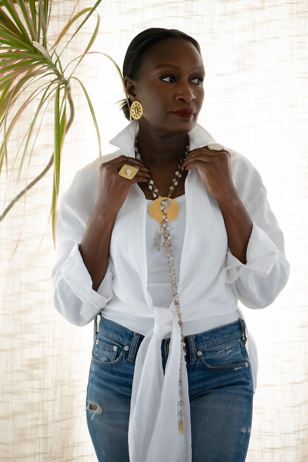 GRAY SEEDS CHARM NECKLACE