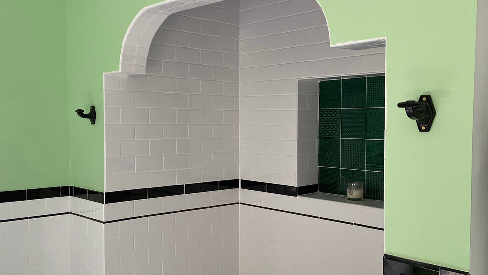 deco arched detail in shower nook