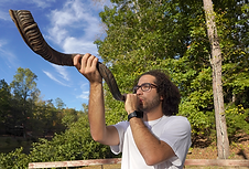 blowing-shofar.png