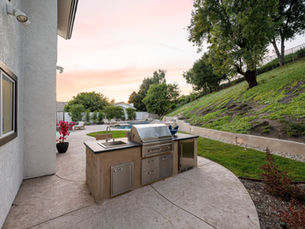 Hiring the Right Outdoor Kitchen Contractor: What to Look For