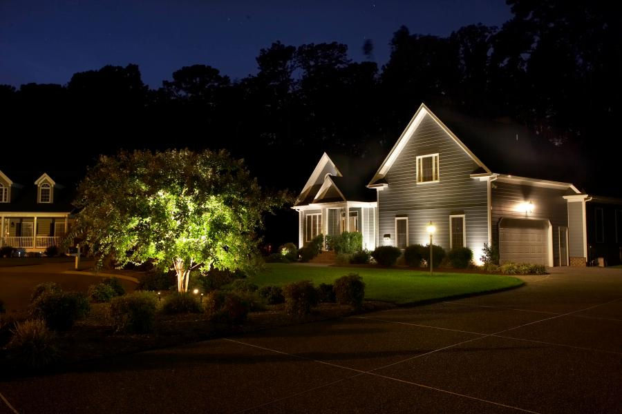 How to Hire the Right Landscape Lighting Contractor