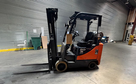 Business Liquidation Auctions in North Texas: Inside a Lab, a Restaurant, and a Warehouse Sale in Dallas-Fort Worth, TX