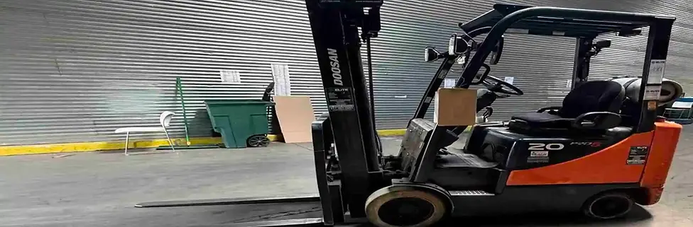 Warehouse.liquidation.dfw.airport.webp