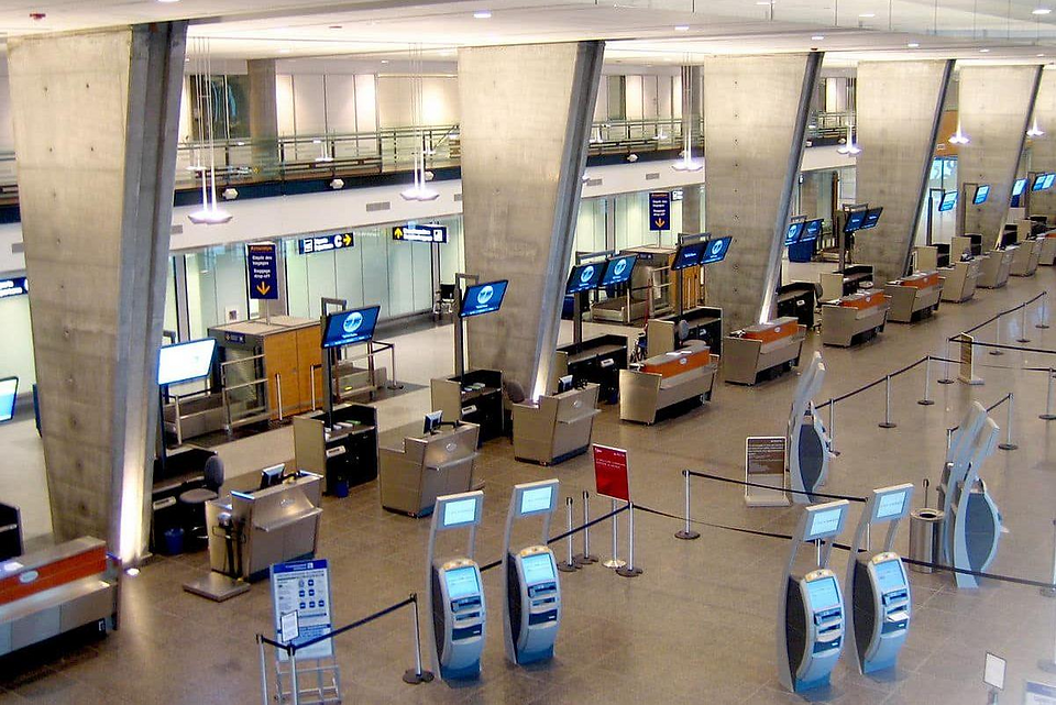 bornes enregistrement aéroport Montréal YUL départ