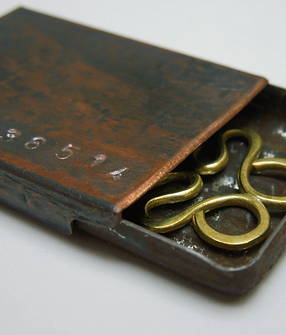 Box brooch 