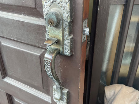 入間市/玄関サムラッチ錠交換