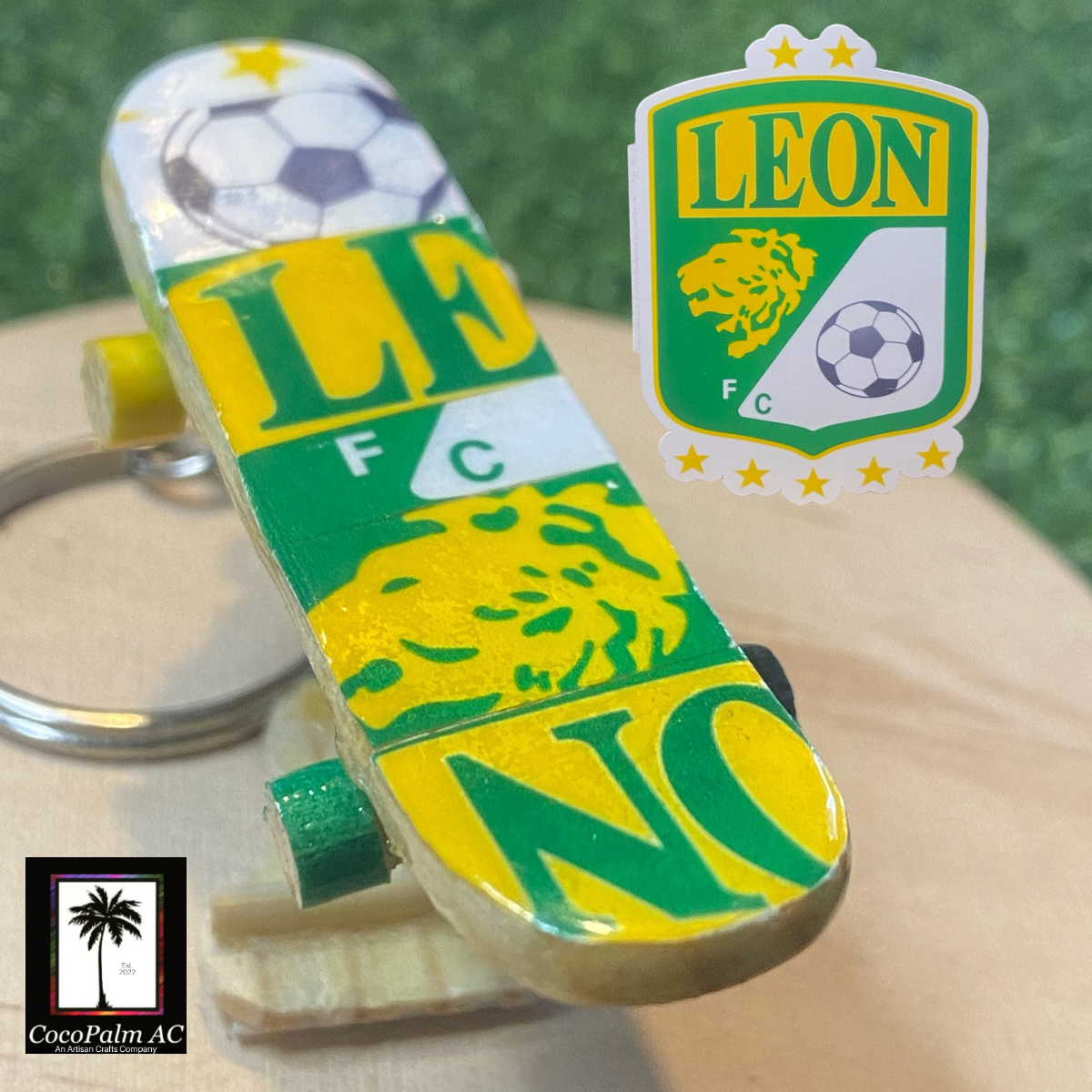 Leon Abstract Design Skateboard Keychain (Sticker Included)