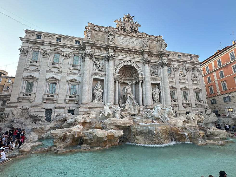 Fontana di trevi fountain