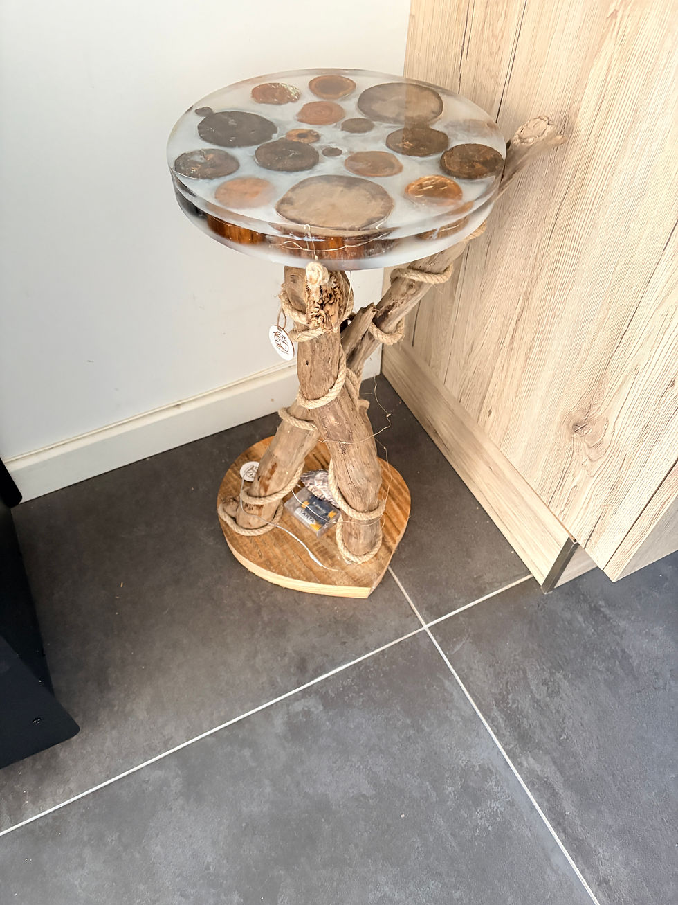 Miniature : Table d’appoint en bois flotté