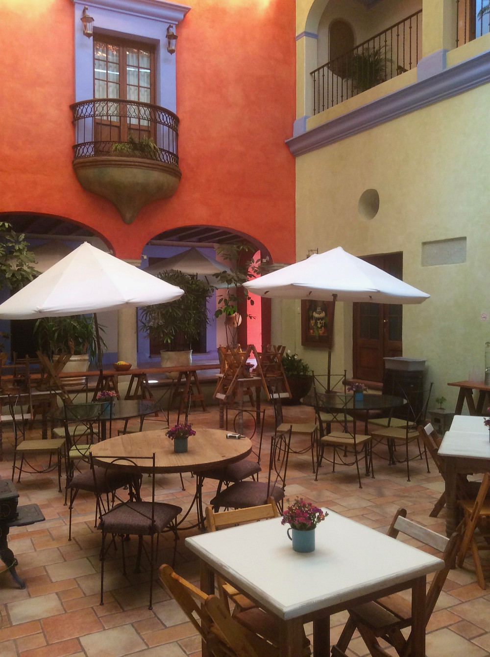 Courtyard in hotel- I love these colors!!!!
