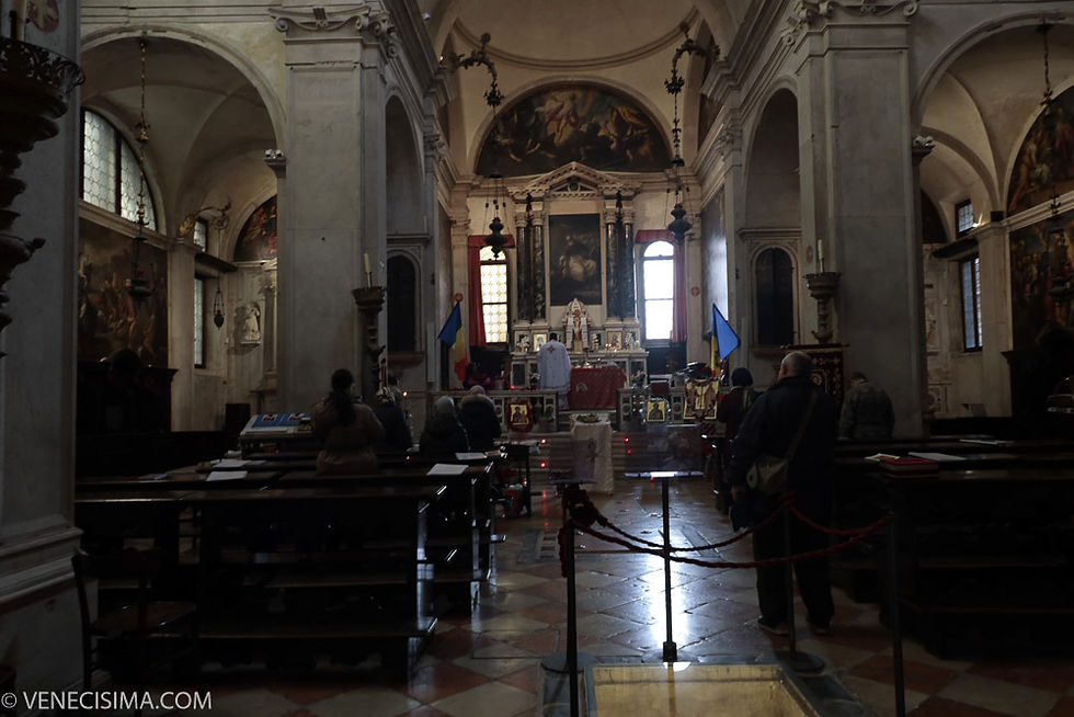 El ambiente de recogimiento y paz de la iglesia