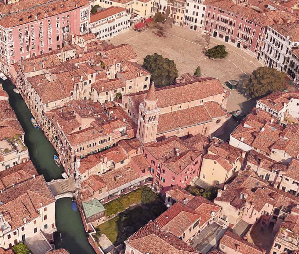 Campo San Polo en la actualidad. La fachada principal es casi invisible y no es accesible (en la izquierda)