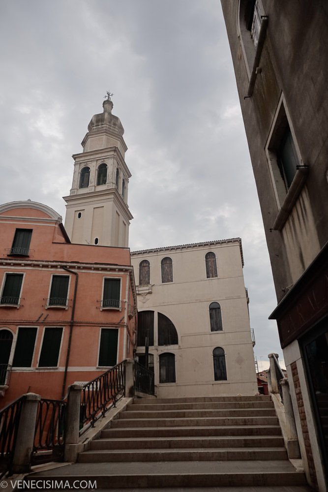 La iglesia de Sant'Antonin y su campanario