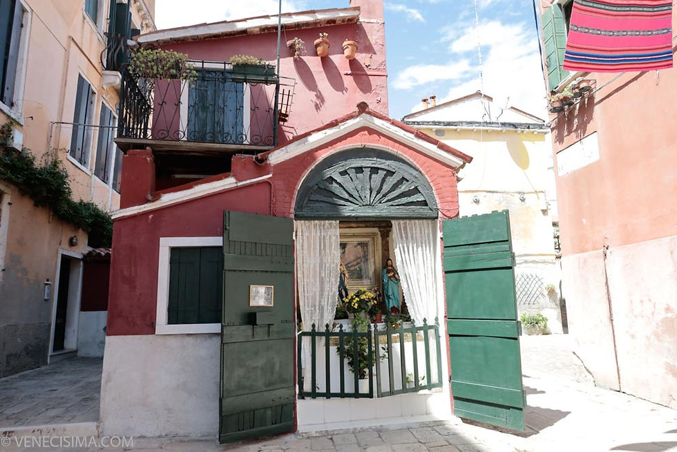 Capitello Ca'Sarasina en la plaza del mismo nombre