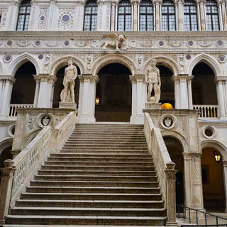 3 CURIOSIDADES DE LA SCALA DEI GIGANTI