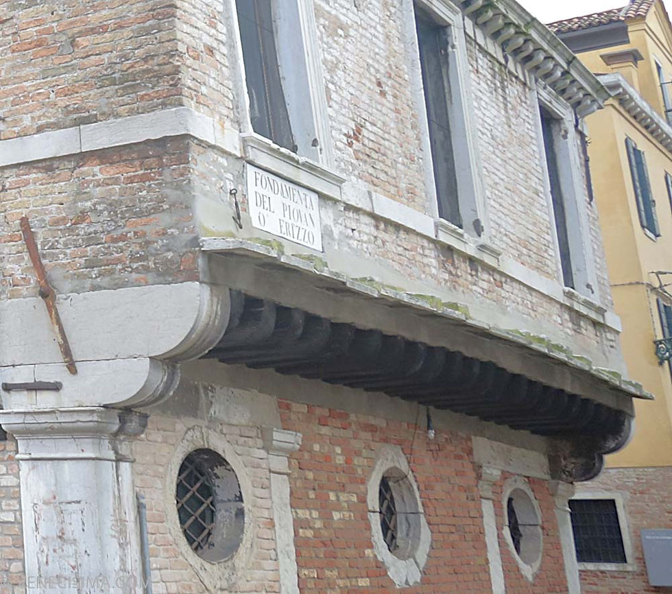 Barbacane en la Scuola di San Martino