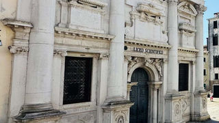 LA IGLESIA DE LA SANTA QUE GRABÓ SUS RODILLAS 🧎🏻‍♀️ EN LA ROCA PARA SIEMPRE