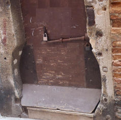ENCUENTRA UNA PUERTA EN FORMA DE BARRIL ESCONDIDA EN RIALTO