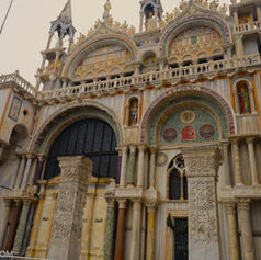 LA PUERTA DEL MAR DE LA BASÍLICA DE SAN MARCOS