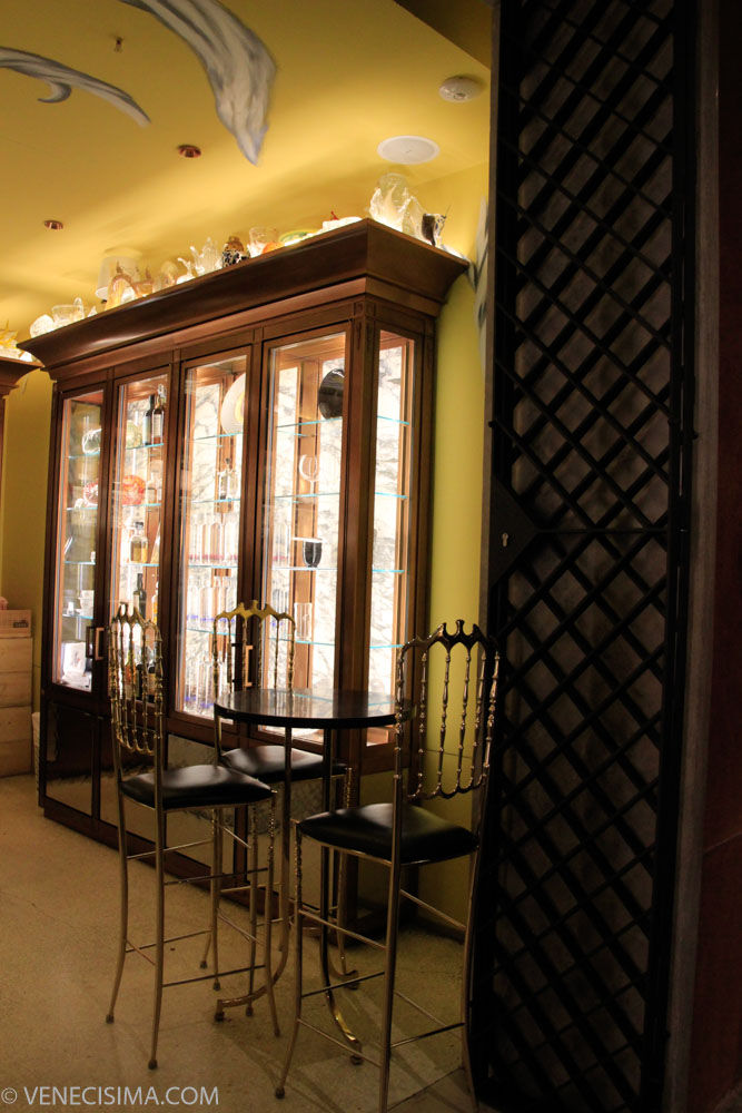 Entrada a la cafetería AMO
