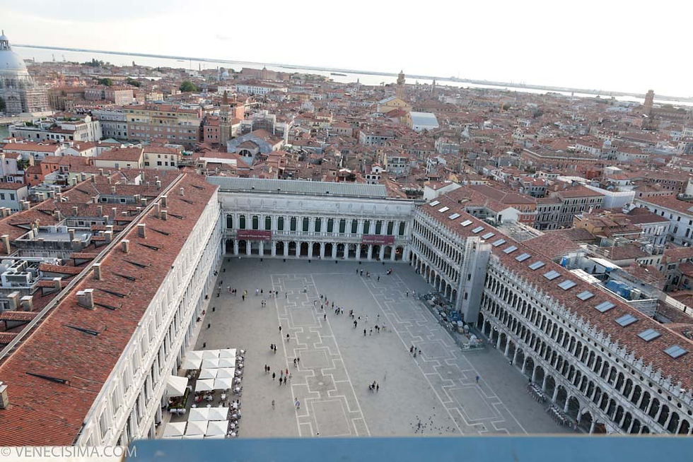 Vista desde el Campanile de las Procuratie en la plaza de San Marcos