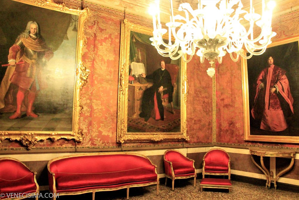 El salotto rosso (rojo)