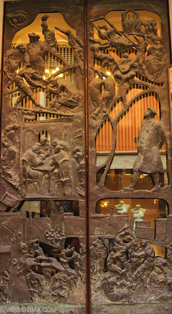 La magnífica puerta de entrada al actual Teatro Goldoni