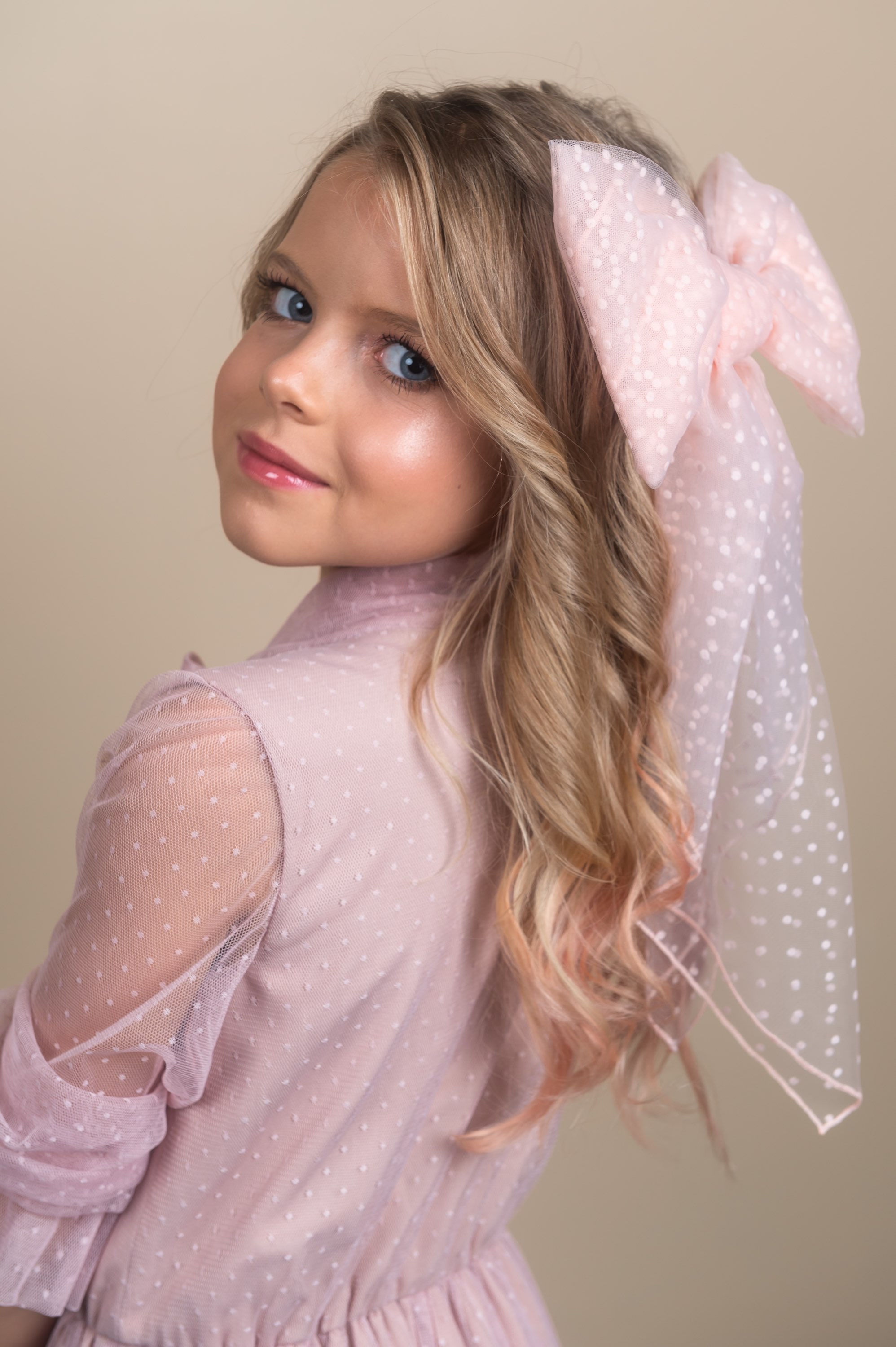 Kokardka w różową kropkę