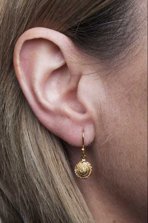 ROPE MEDALLION EARRING