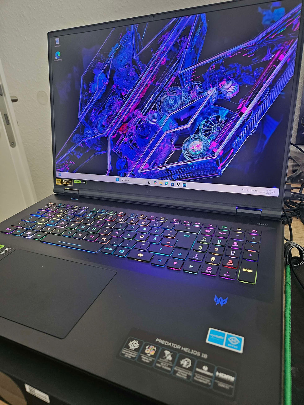 Miniaturbild: ACER PREDATOR 18 i9 14. Gen. 32 GB RAM RTX 4090