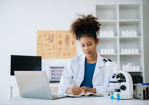 xayoung-scientists-conducting-research-investigations-medical-laboratory-researcher-foregr