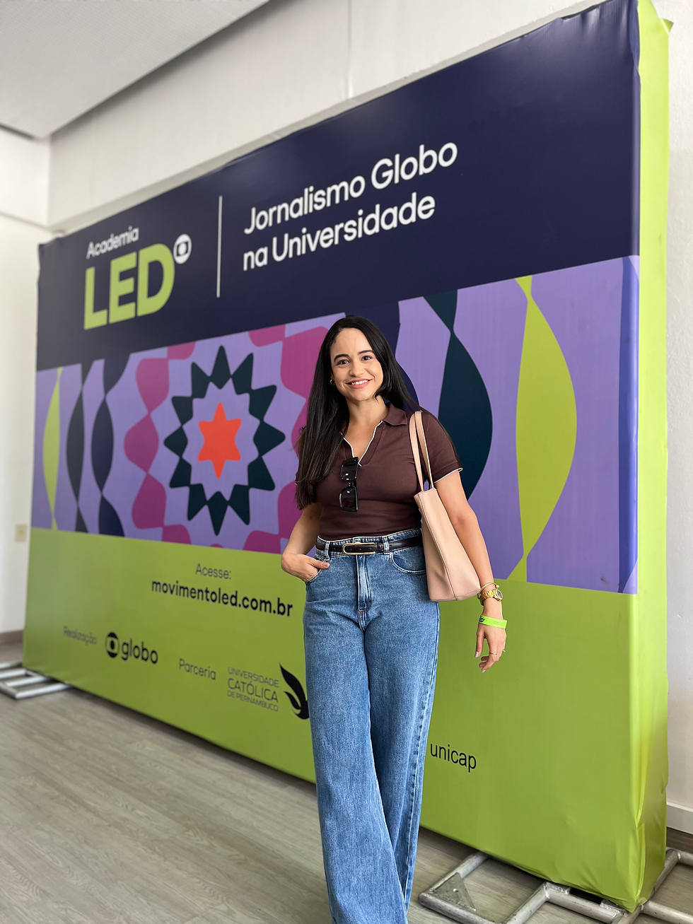 Evento de lançamento do 2º edital da Academia LED em Recife, parceria da Globo com a UNICAP, reunindo jornalistas renomados e estudantes de Jornalismo.