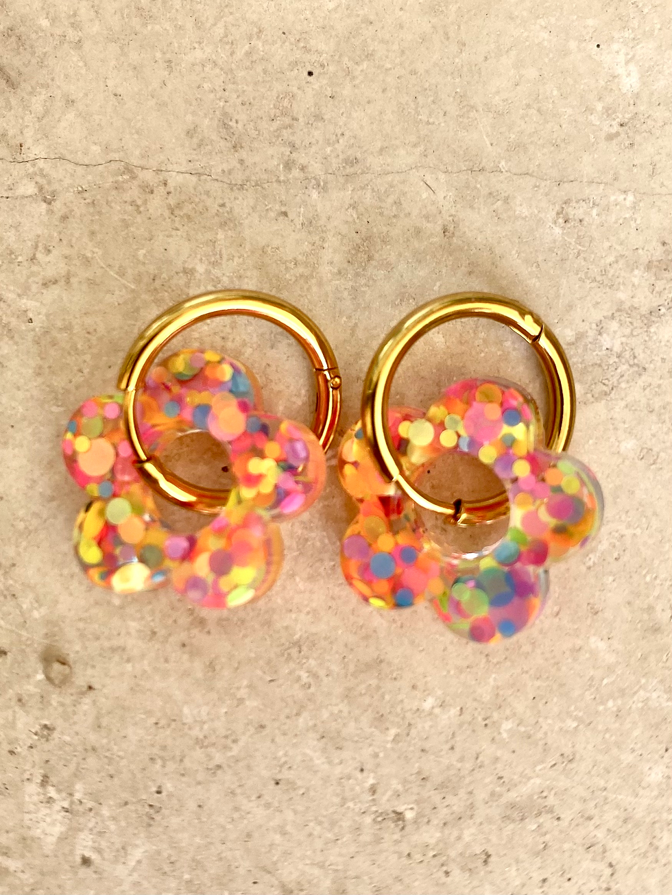 Boucles en fleur confettis