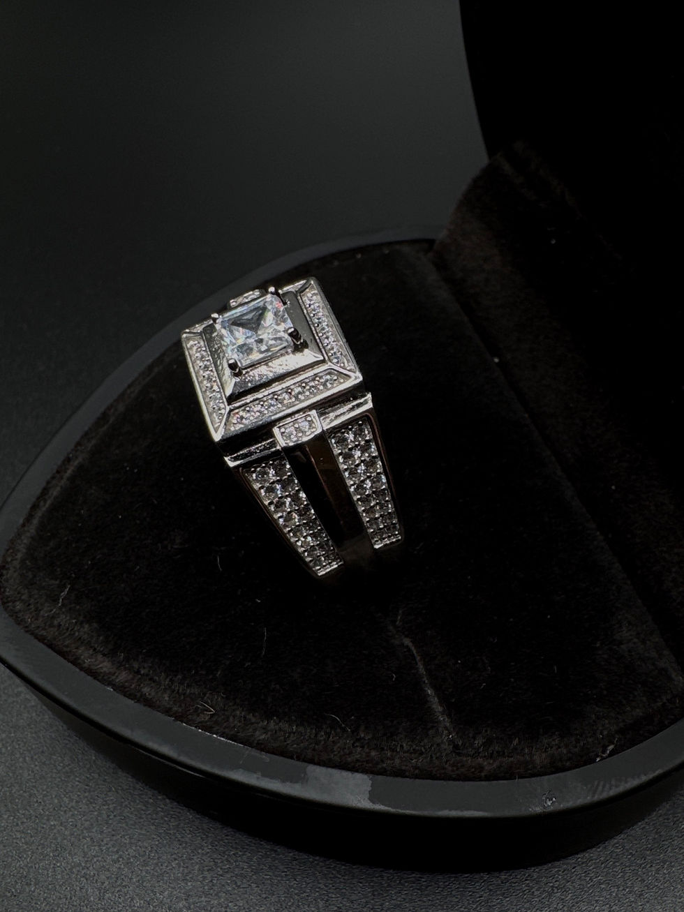 Miniatura: Anillo cuadrado Adiamantado