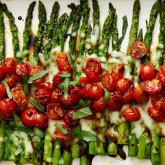 Delightful Caprese Grilled Asparagus with Cherry Tomatoes and Mozzarella Recipe