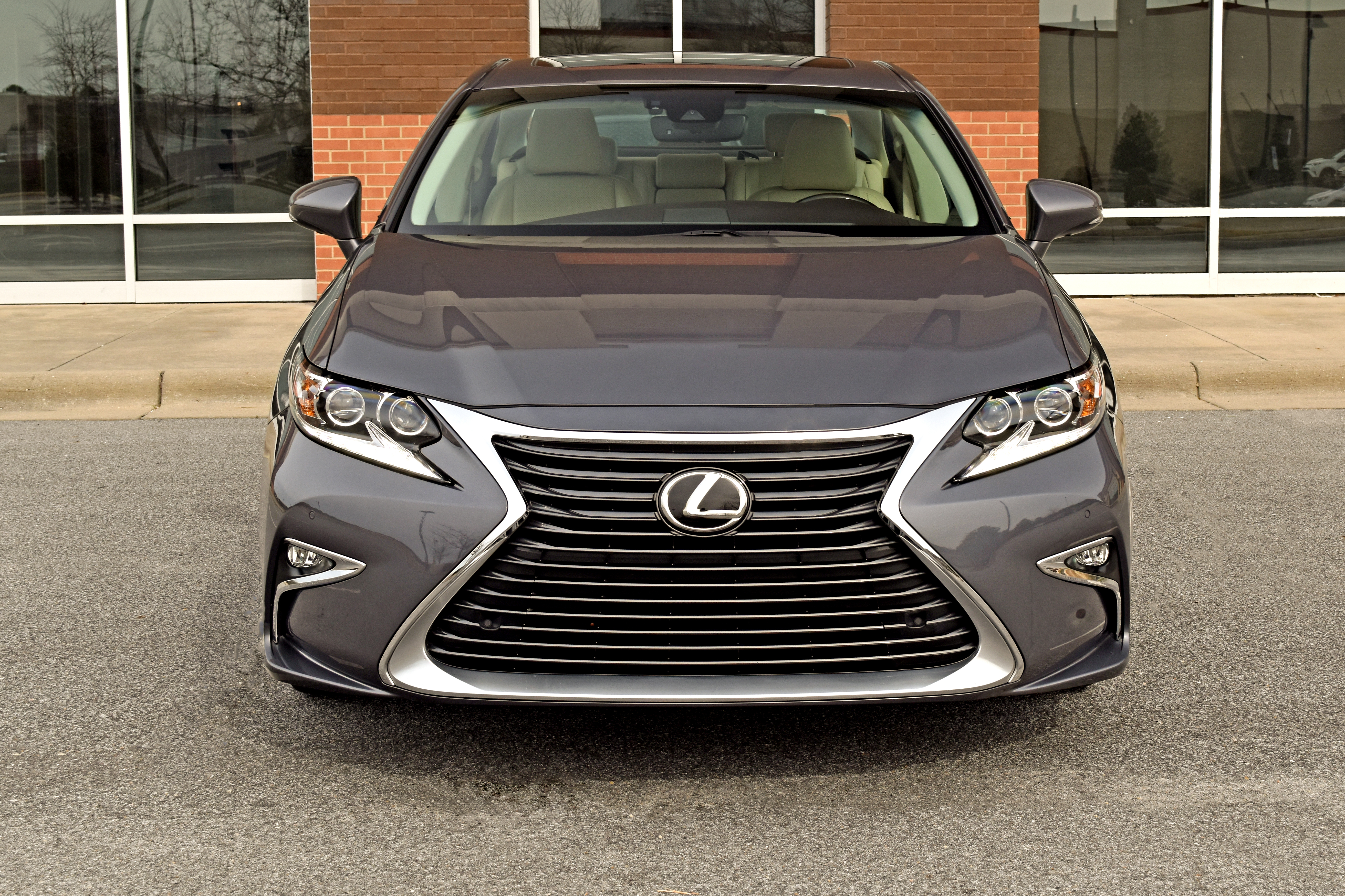 2016 Lexus ES 350's photo