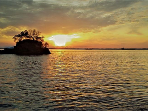 Pantai Melawai: Menikmati Suasana Pantai yang Damai dan Pemandangan Alam yang Menawan