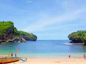 Keajaiban Pantai Gesing: Destinasi Wisata Laut yang Menawan