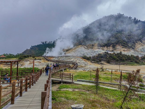 Kawah Sikidang: Keajaiban Alam Beruap di Dieng